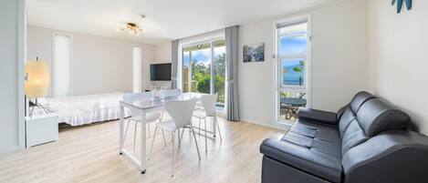 Basic Room, 1 Bedroom (PoolVilla 103)