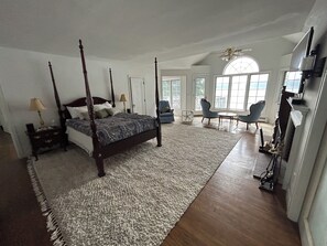 5 bedrooms, free WiFi, bed sheets - Amazing, luxurious Serpent lake house three blocks from Crosby!!! (Crosby)
