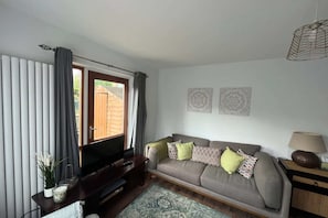 Basic Apartment, Multiple Beds | Living area | TV - Inviting & Spacious 3BD Flat - Shadwell (London)