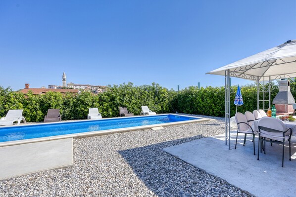 Seasonal outdoor pool