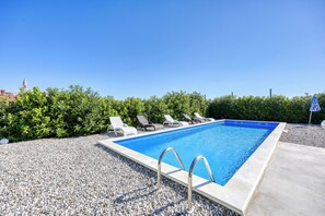 Family House, Multiple Bedrooms, 2 Bathrooms (Pool House Lilly) | Private kitchen | Fridge, microwave, oven, stovetop - Pool House Lilly (Visnjan)