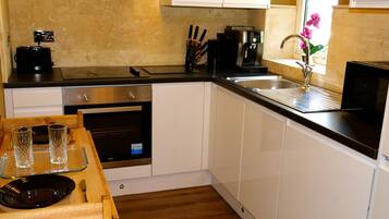 LÀgenhet | Eget kök | KylskÄp, mikrovÄgsugn, ugn och spishÀll