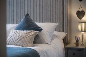 6 bedrooms, premium bedding, bed sheets - Hill House Country Estate - Princes Gate (Narberth)