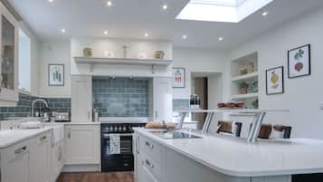 Micro-ondes, four, plaque de cuisson, lave-vaisselle