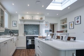 Mikrowelle, Ofen, Herdplatte, Geschirrspüler