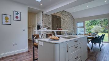 Micro-ondes, four, plaque de cuisson, lave-vaisselle