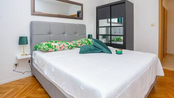 Apartment | 2 bedrooms, iron/ironing board, free WiFi, bed sheets