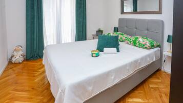 Apartment | 2 bedrooms, iron/ironing board, free WiFi, bed sheets