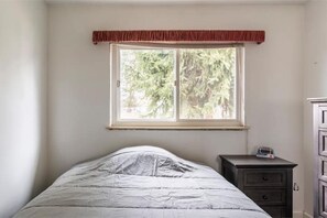 3 bedrooms, WiFi, bed sheets - The Minton Residence - safe, clean, quiet (Lewiston)