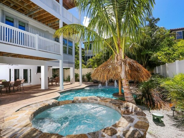 House, 5 Bedrooms | Pool