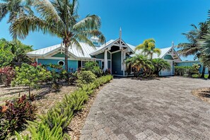 House, 4 Bedrooms | Exterior - Conch Out Beach House managed by Beach Retreats (Holmes Beach)