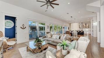 House, 4 Bedrooms | Living area