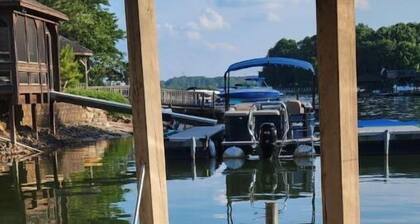 Best Cove on Lake Norman. Quiet but near everything!