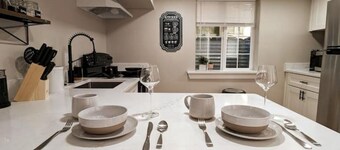 Modern Guest Suite Near Proctor w/ Hot Tub & 2 King Beds