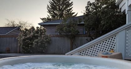 Modern Guest Suite Near Proctor w/ Hot Tub & 2 King Beds