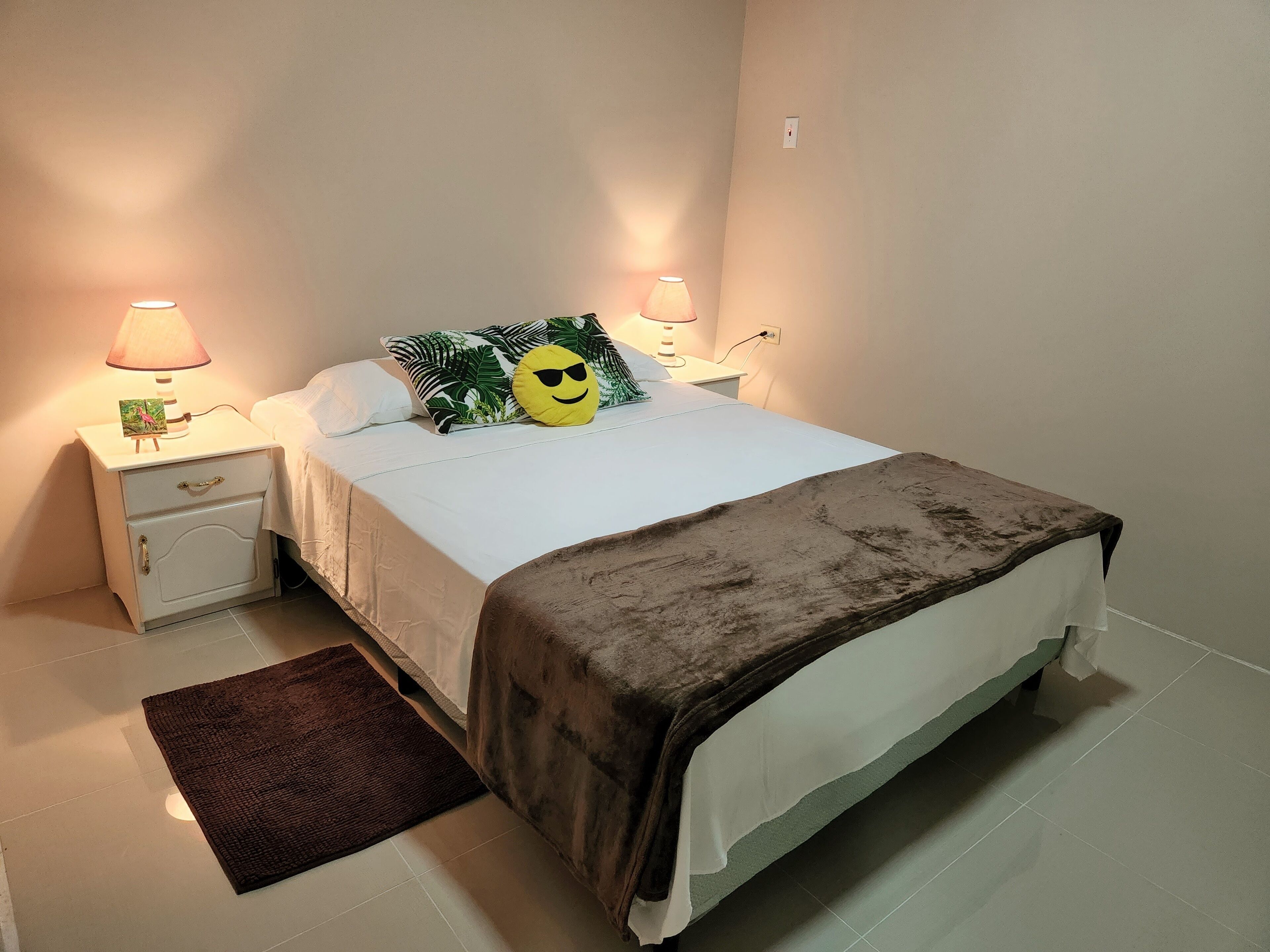 2 habitaciones, tabla de planchar con plancha, wifi y ropa de cama 