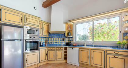 Villa Pitou, Var - La Londe, piscine, 200m de la mer, calme, tout se fait Ă  pied