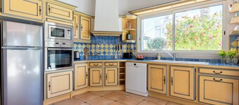 Villa Var, swimming pool, 200m from the sea, quiet, close to everything on foot