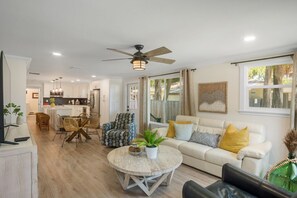 Smart TV, books, stereo - Few Blocks to Toronto Blue Jays Training Stadium, Pinellas Trail! Near Causeway! (Dunedin)