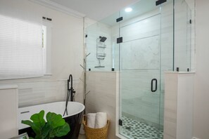 Shower, hair dryer, towels, toilet paper - Few Blocks to Toronto Blue Jays Training Stadium, Pinellas Trail! Near Causeway! (Dunedin)