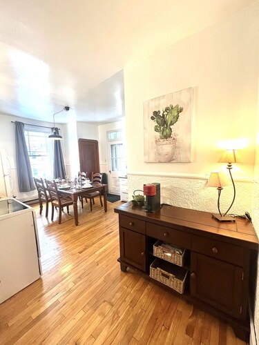 Le Limoileux: Charmant 6 Places au Coeur de Limoilou / Stationnement Disponible