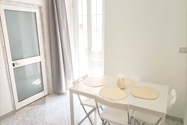 Comfort-Apartment | Eigene Küche | Großer Kühlschrank, Mikrowelle, Herdplatte, Kaffeemühle