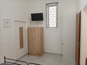 2 bedrooms, desk, free WiFi - Newhouse Class (Bari)