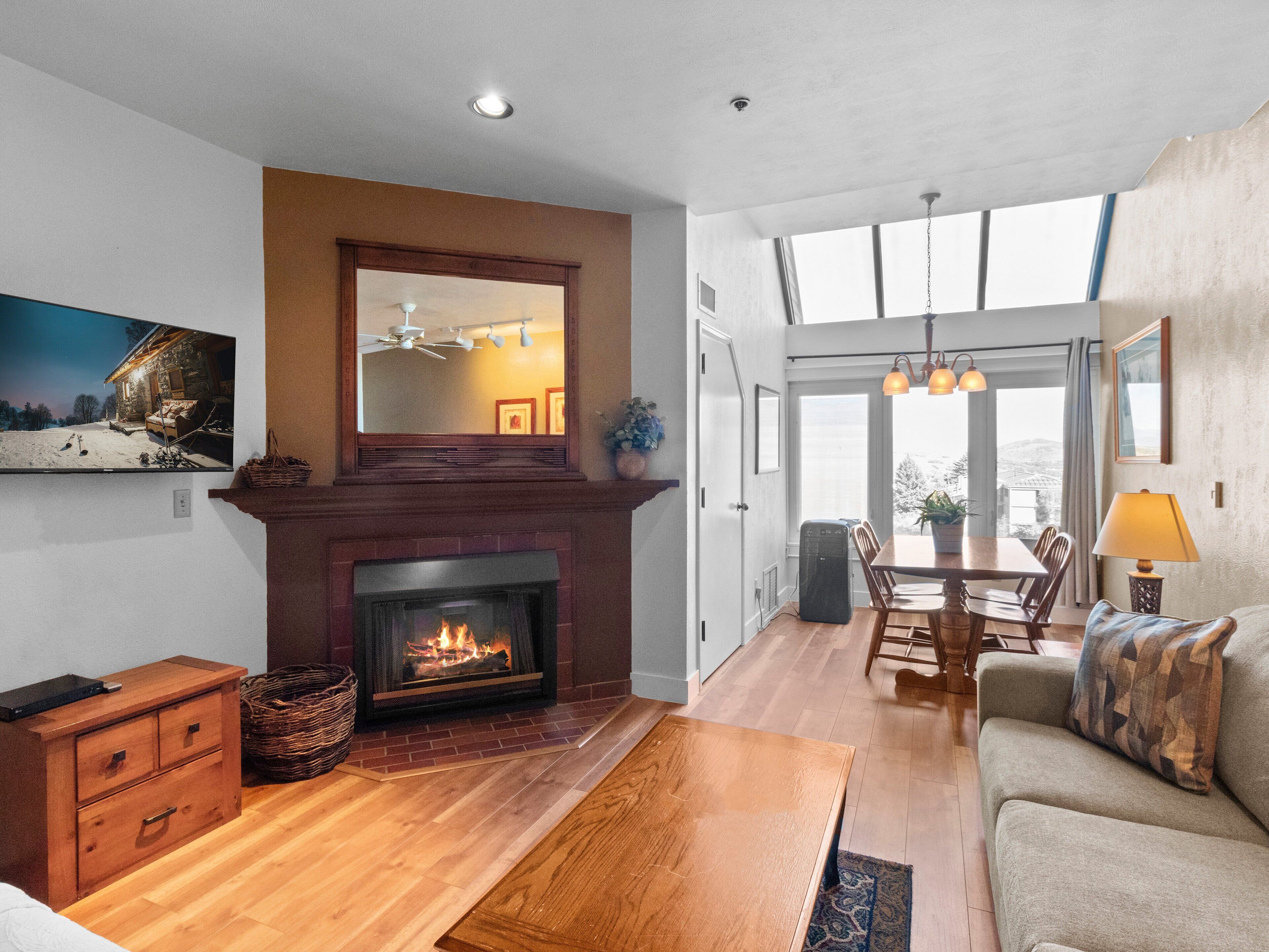 Smart TV, fireplace, DVD player