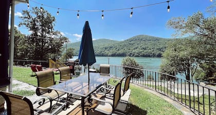 Lakehouse Boat Dock, Kayaks, Fire-Pit, Pool Table, Air Hockey, Hammock, King Bed