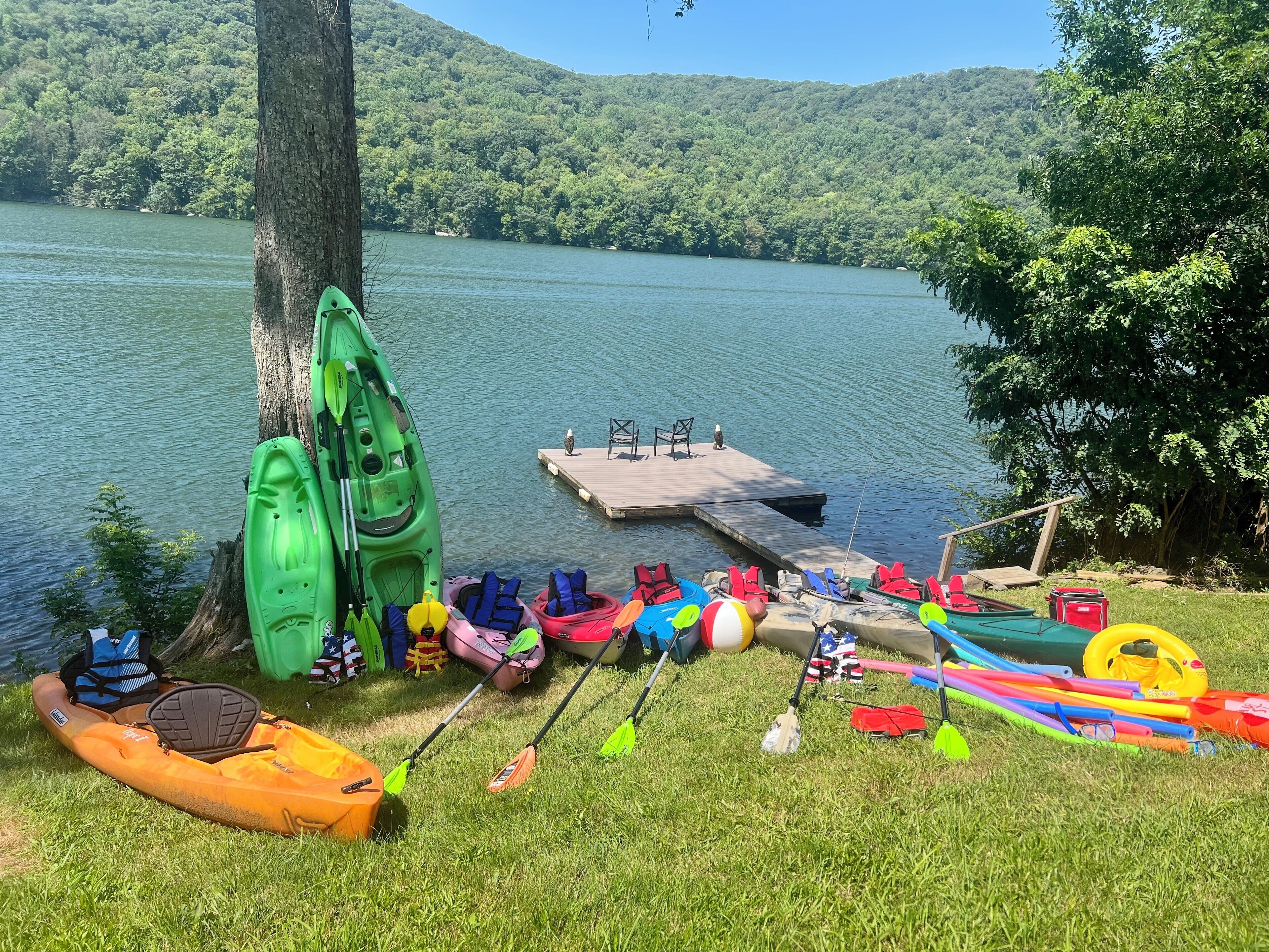 Waterfront Luxury Lakehouse w/ Boat Dock & Kayaks. Priceless Views & Amenities. 