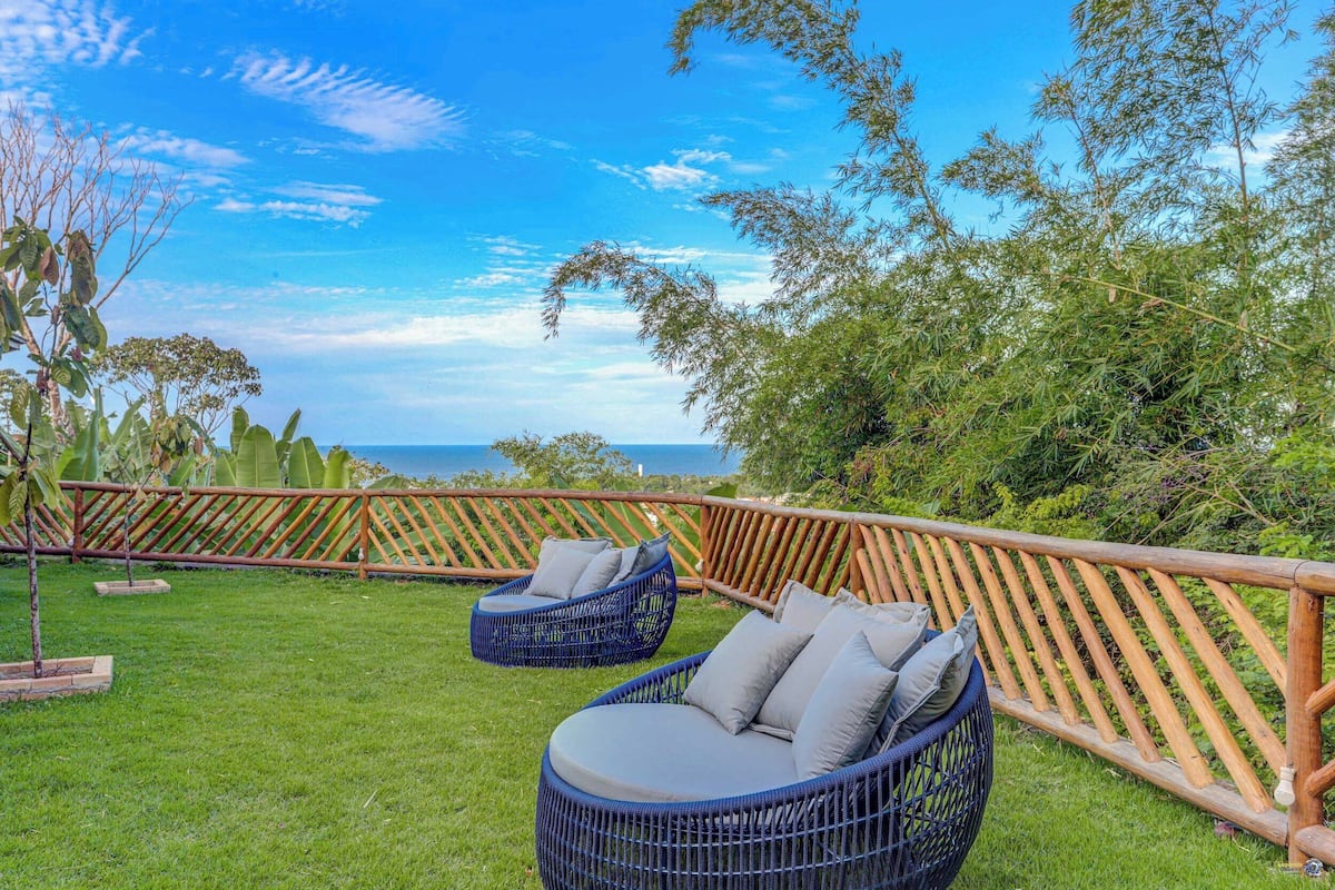 Suítes | 1 bedroom, desk, free WiFi, bed sheets