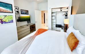 1 Schlafzimmer, Schreibtisch, Bügeleisen/Bügelbrett, Reisekinderbett