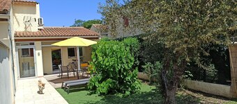 Maisonnette Avec Jardinet au Calme Très Proche des Commerces