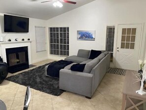Smart TV y chimenea