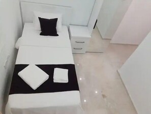 8 bedrooms, bed sheets
