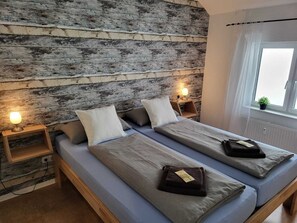 3 bedrooms, soundproofing, iron/ironing board, travel cot - Cozy vacation home in Budenheim with full equipment (Budenheim)