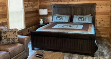 Crooked Creek Ranch Cabin 10