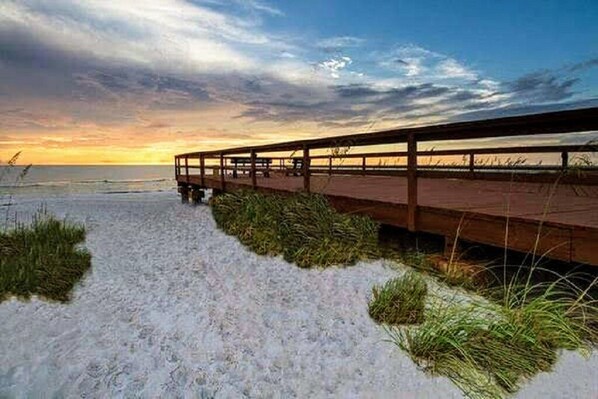 On the beach, sun-loungers, beach towels - Furnished, LARGE 1 Bedroom, 1 Bath BEACHFRONT Condo on #1 Beach in the U.S (Clearwater)