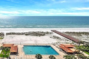On the beach, sun-loungers, beach towels - Furnished, LARGE 1 Bedroom, 1 Bath BEACHFRONT Condo on #1 Beach in the U.S   (Clearwater)