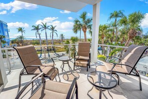 Property grounds - Luxurious 4 Bedroom Home on Siesta Key, Steps From Siesta Beach! (Siesta Key)