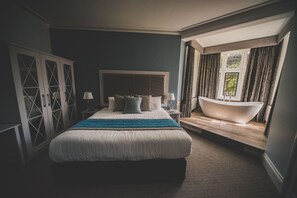 Premium bedding, in-room safe, desk, laptop workspace