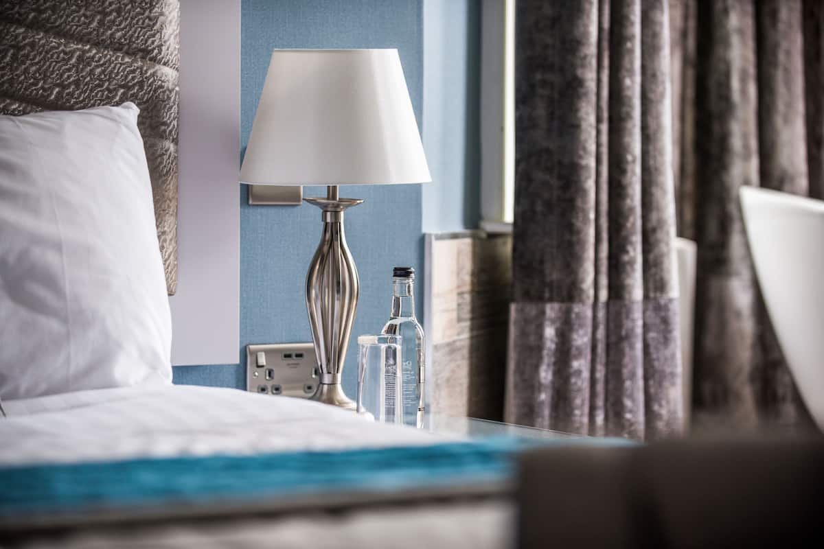 Premium bedding, in-room safe, desk, laptop workspace