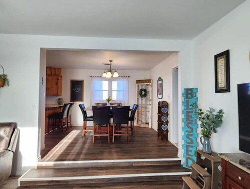 Rustic retreat-near the Canyon