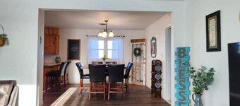 Rustic retreat-near the Canyon