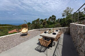 Outdoor dining - Phos & Physis Luxury Villa (Kefalonia)