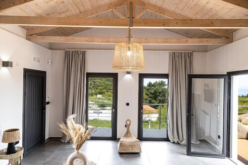 Phos & Physis Luxury Villa