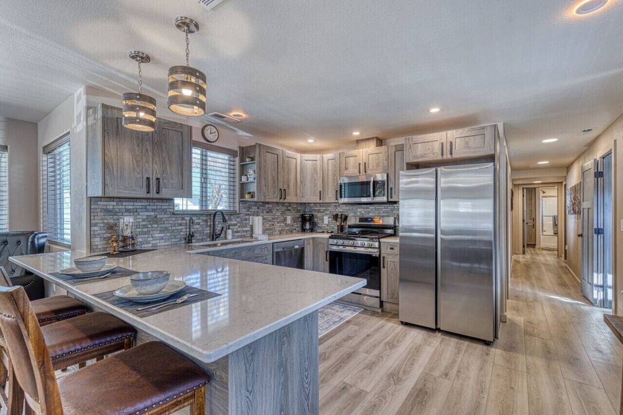 Fridge, oven, dishwasher, coffee/tea maker