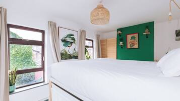 2 bedrooms, internet, bed sheets