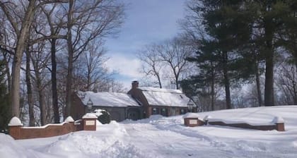 Stunning Queen BR w/Bathroom & Overlooking Pond
