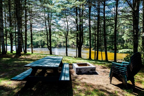 Lakeside Cabin on Wyman Lake – Direct Snowmobile Trail Access in The Forks